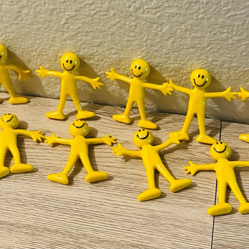 Vintage smiley face yellow rubber toy lot of 12 - Picture 6 of 7